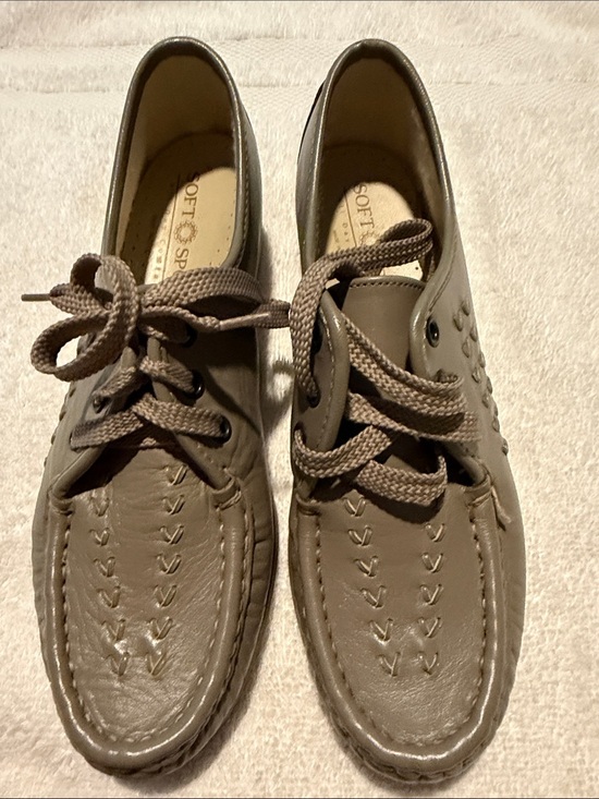 Soft Spots Shoes - Women's Lace-Up Moccasin Flats in Taupe